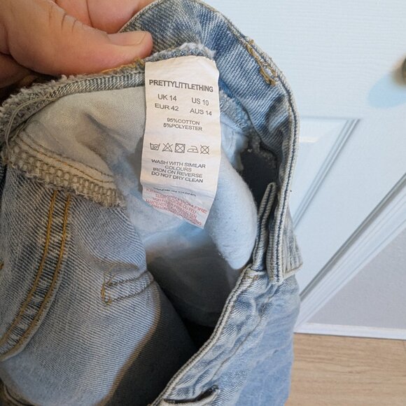 NWT | PRETTY LITTLE THING | High Waist Seam Detail Mom Jeans | BLEACH WASH | 10 - Picture 9 of 14